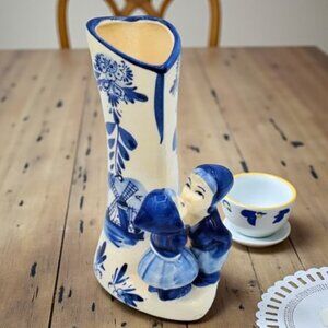 Vintage MCM Delft Blue Holland Kissing Dutch Boy & Girl Heart Shaped Bud Vase